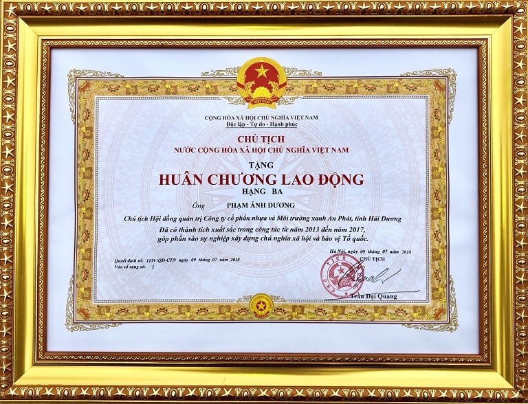 An Phat Plastic (AAA): Ông Phạm Ánh Dương - Chủ tịch HĐQT công ty vinh dự nhận Huân chương lao động hạng ba do Chủ Tịch Nước trao tặng