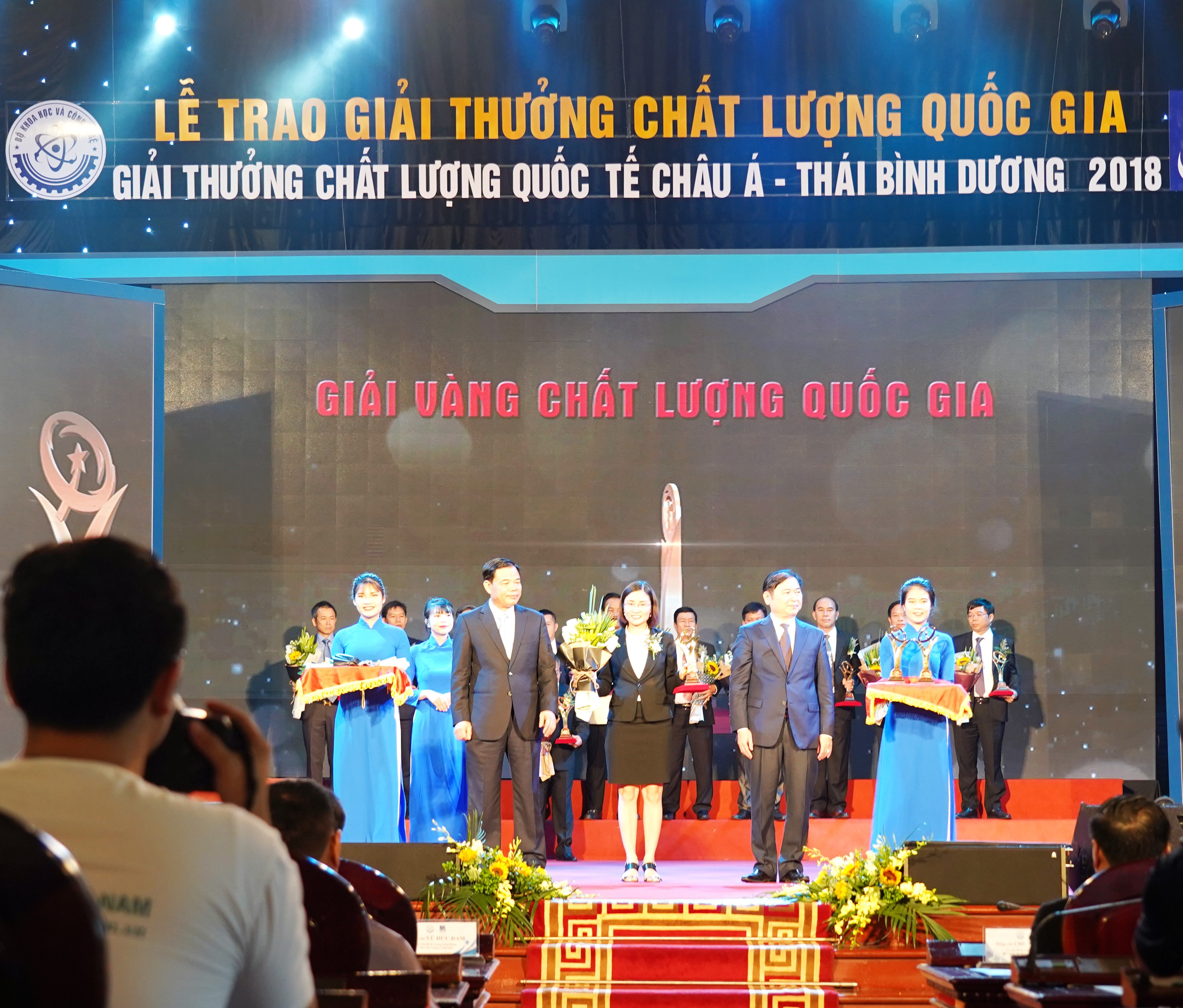 Ms. Tran Thi Thoan – Permanent Deputy General Director of An Phat Bioplastics received the award.
