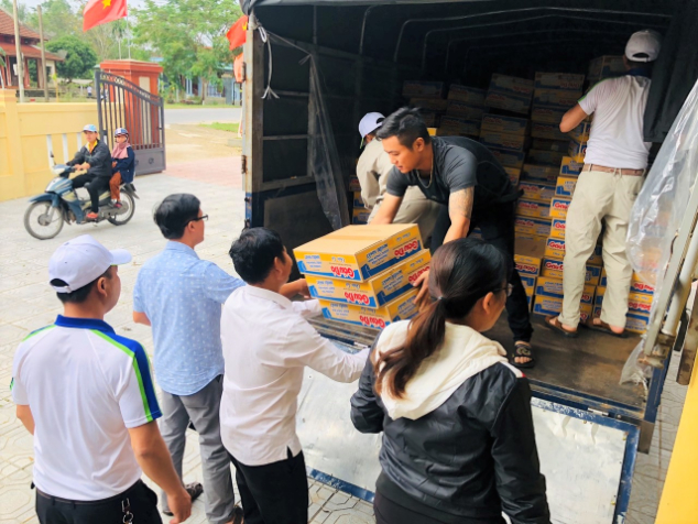 An Phát Holdings trao tặng 3 tấn hàng cho đồng bào lũ lụt Quảng Trị