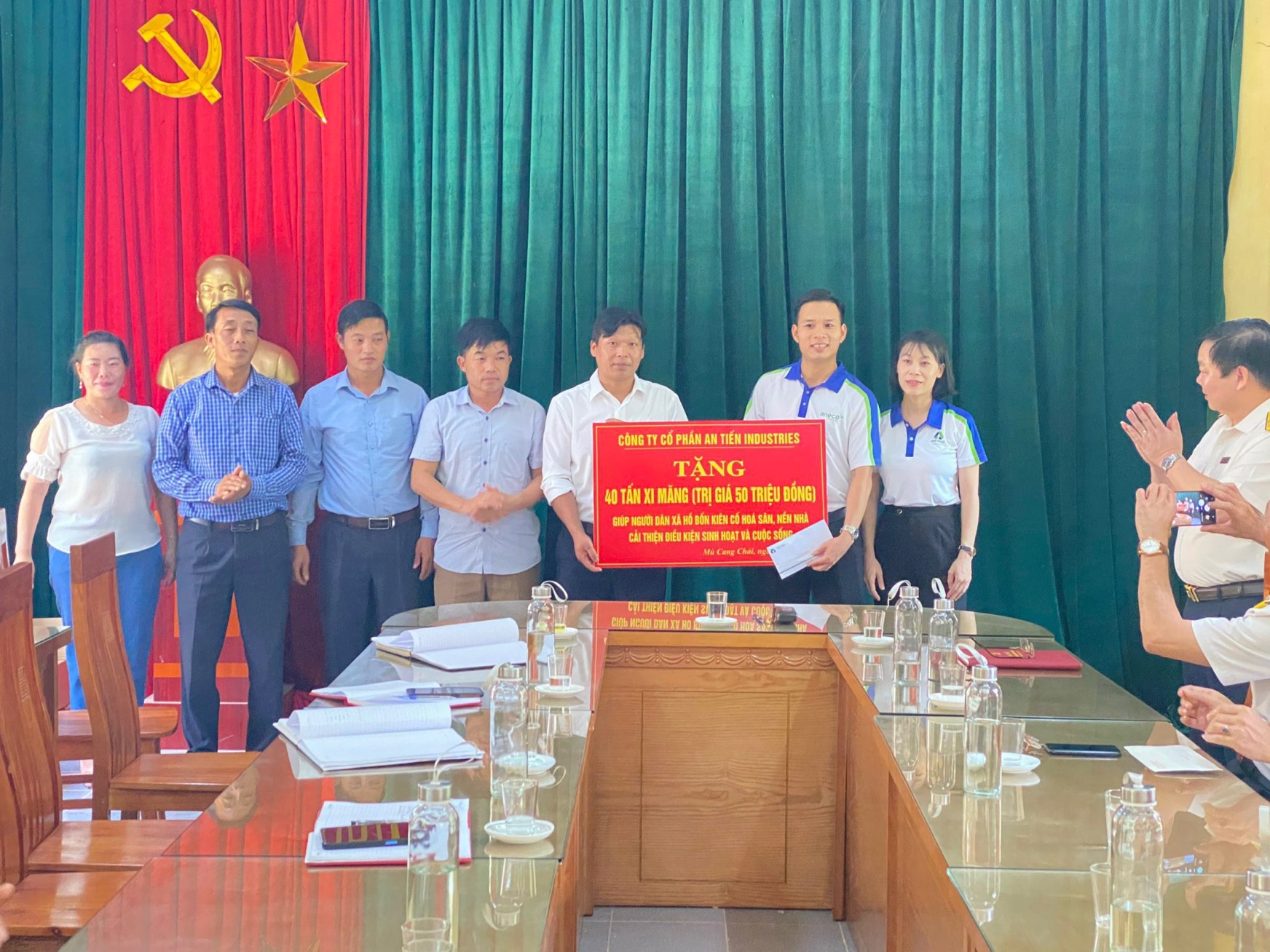 An Tien Industries JSC to give VND 50 million support to Mu Cang Chai District (Yen Bai Province) before storm season