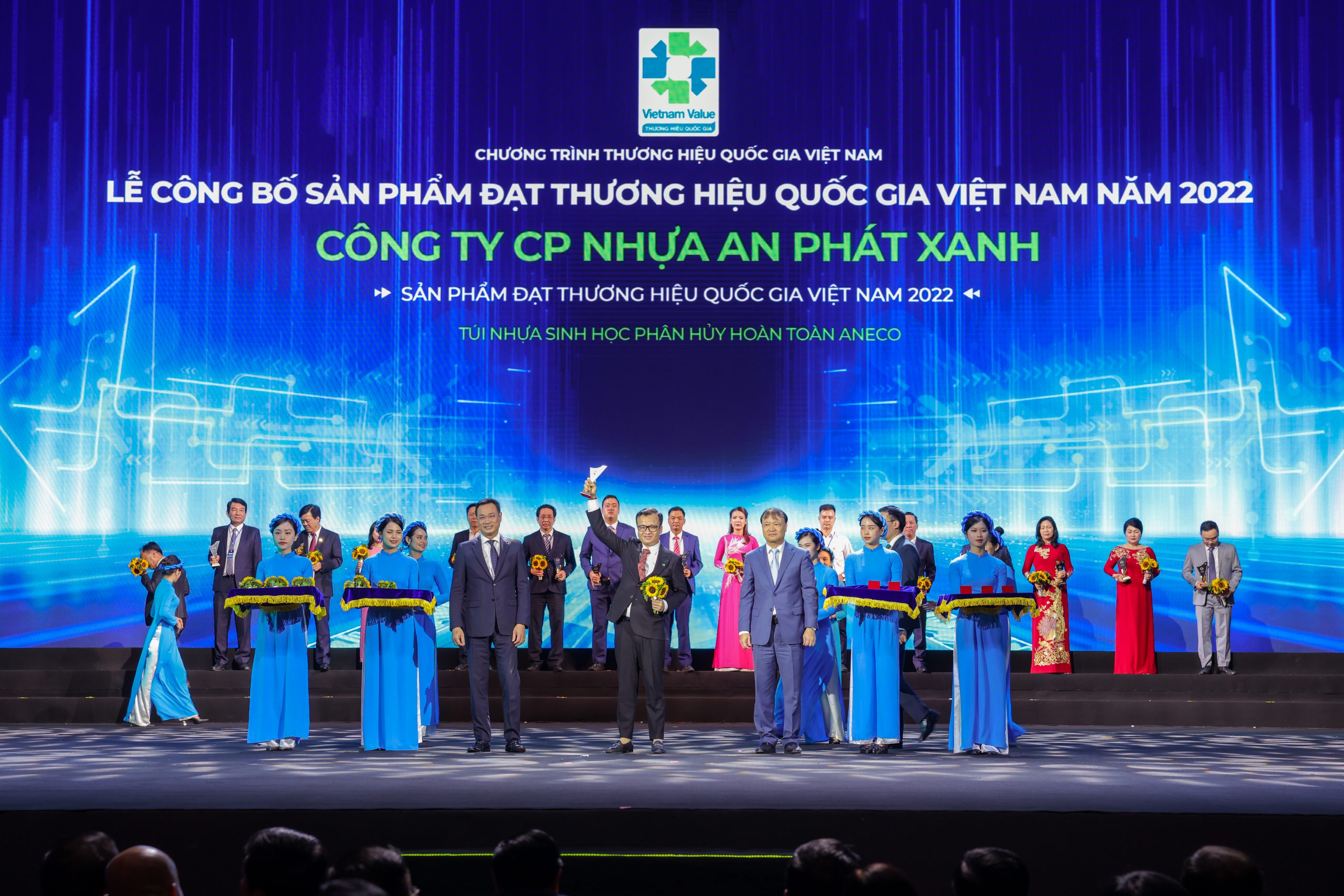 Lần đầu tiên sản phẩm nhựa sinh học phân hủy được vinh danh là Thương hiệu Quốc gia Việt Nam